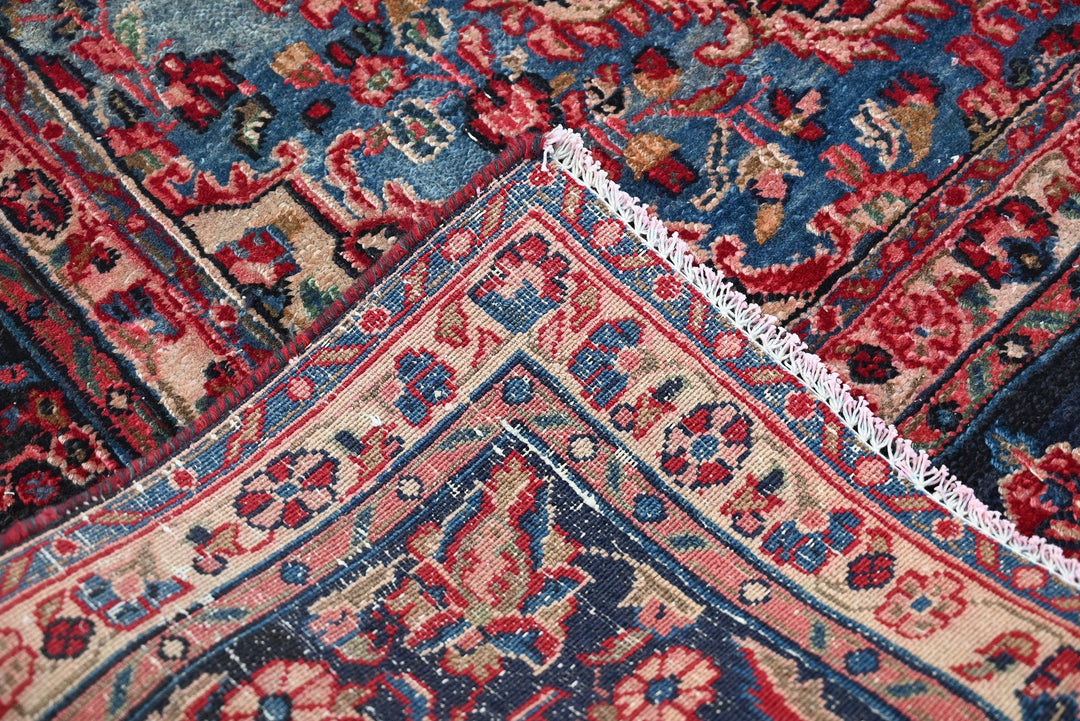 red Large rug 7' 9" x 9' 6"