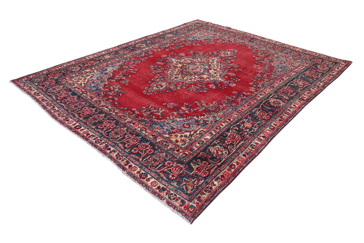 red Large rug 7' 9" x 9' 6"