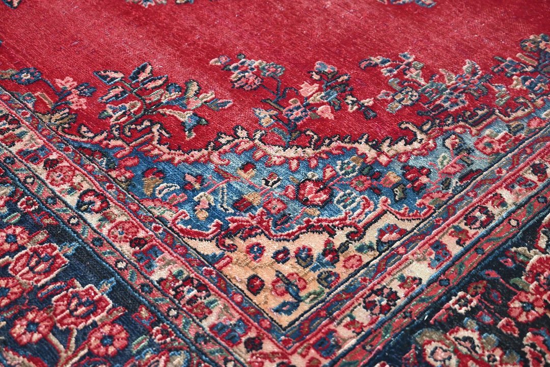 red Large rug 7' 9" x 9' 6"