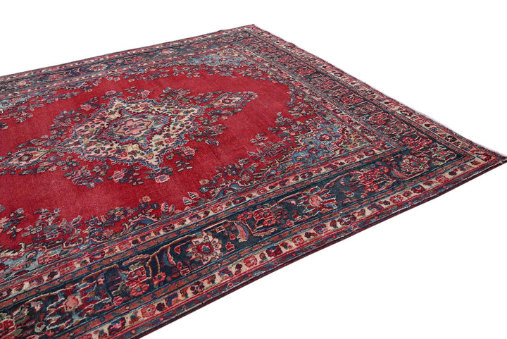 red Large rug 7' 9" x 9' 6"