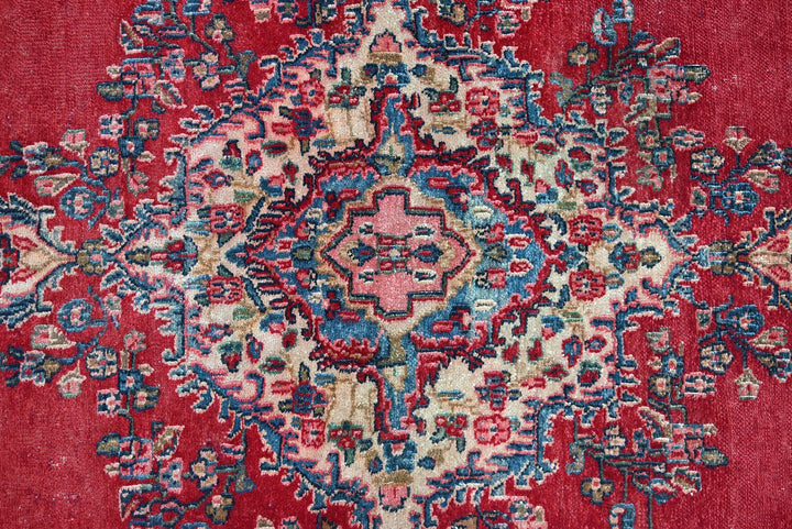 red Large rug 7' 9" x 9' 6"