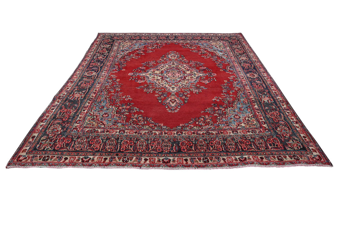 red Large rug 7' 9" x 9' 6"