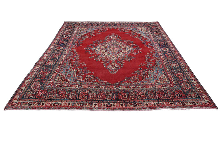 red Large rug 7' 9" x 9' 6"