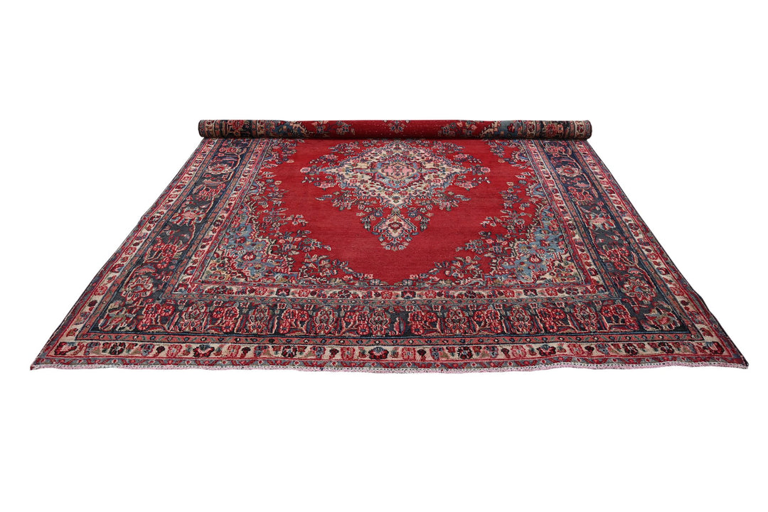 red Large rug 7' 9" x 9' 6"