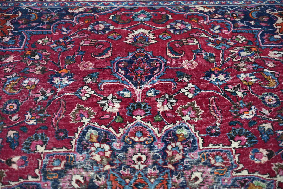 red Large rug 8' 3" x 11' 1"