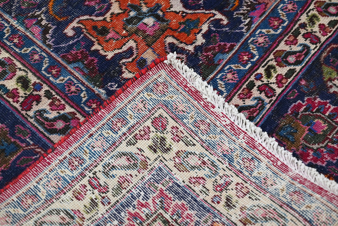 red Large rug 8' 3" x 11' 1"