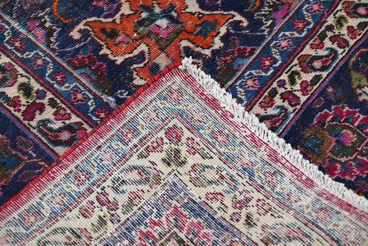 red Large rug 8' 3" x 11' 1"