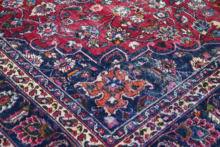 red Large rug 8' 3" x 11' 1"
