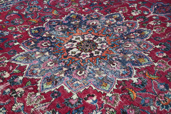 red Large rug 8' 3" x 11' 1"
