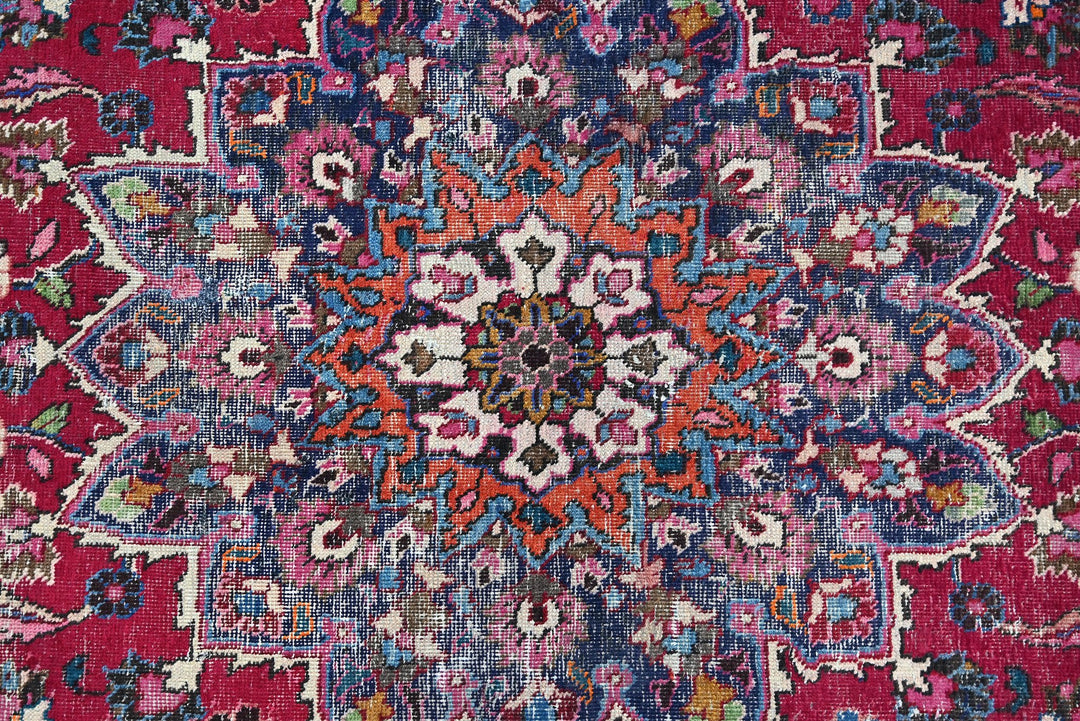 red Large rug 8' 3" x 11' 1"