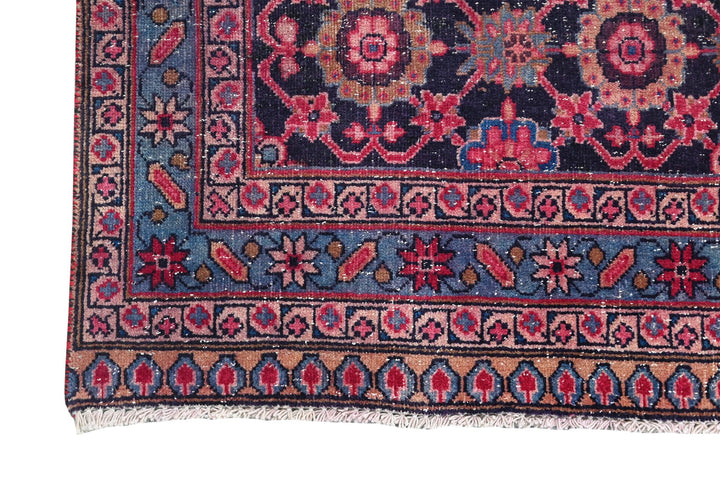 red Large rug 7' 10" x 11' 1"