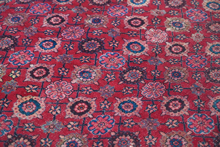 red Large rug 7' 10" x 11' 1"