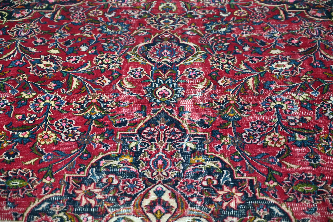 red Oversized rug 8' 9" x 12' 0"