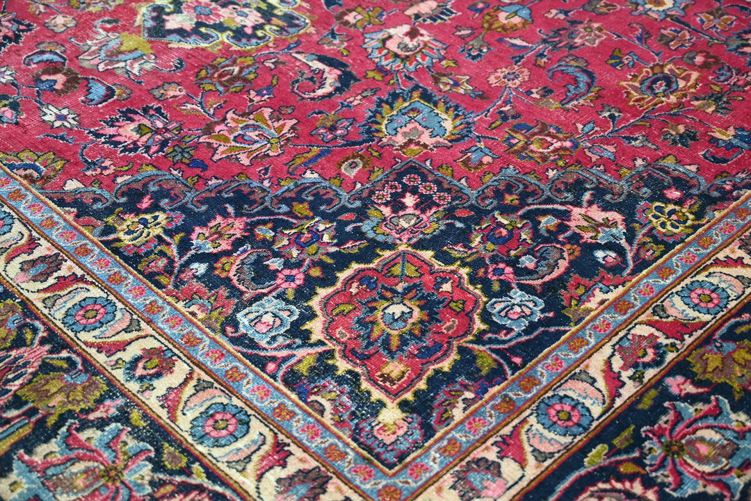red Oversized rug 9' 5" x 12' 10"