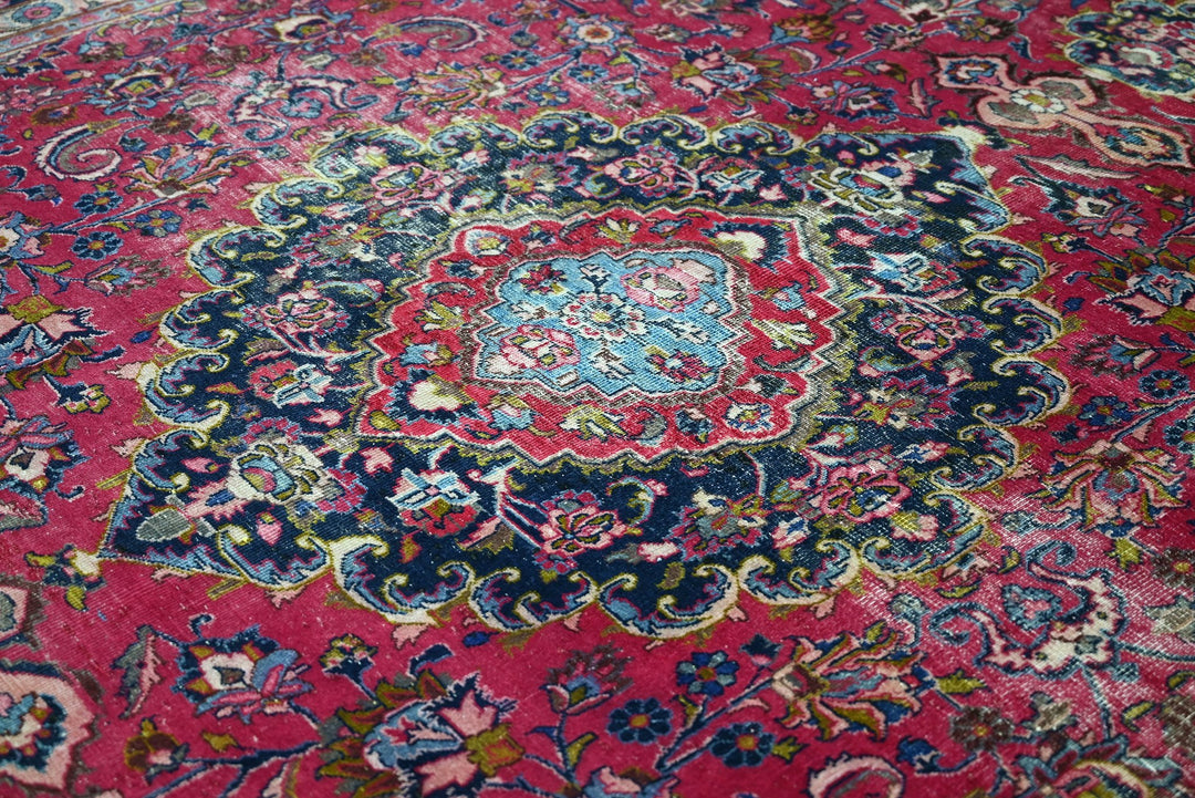 red Oversized rug 9' 5" x 12' 10"
