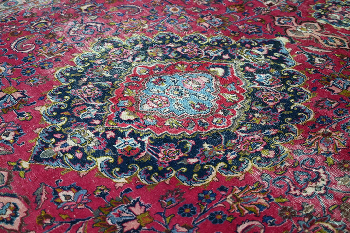 red Oversized rug 9' 5" x 12' 10"