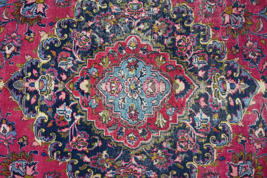 red Oversized rug 9' 5" x 12' 10"