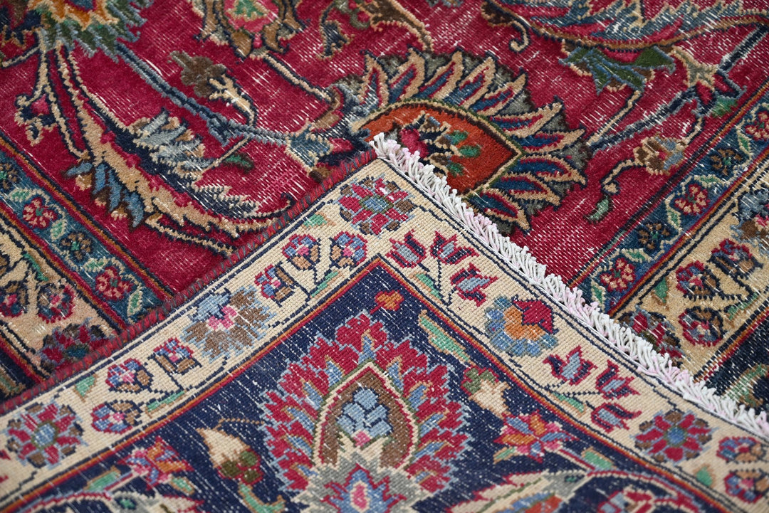 red Oversized rug 9' 3" x 12' 2"