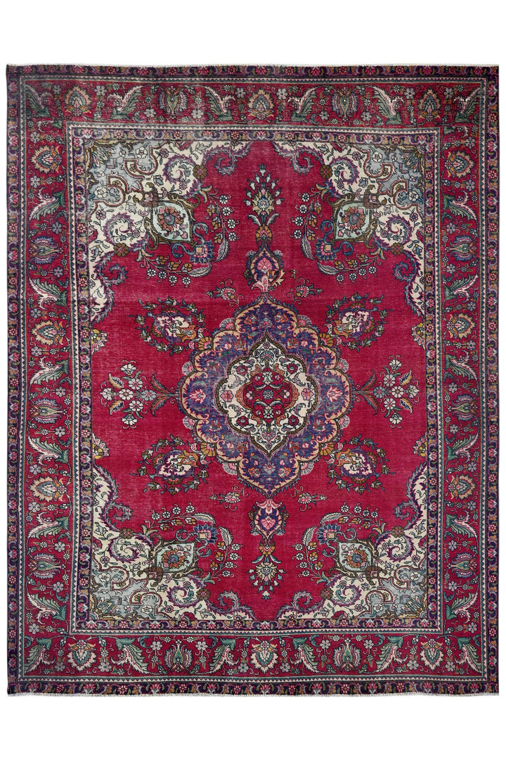 red Oversized rug 9' 5" x 12' 1"