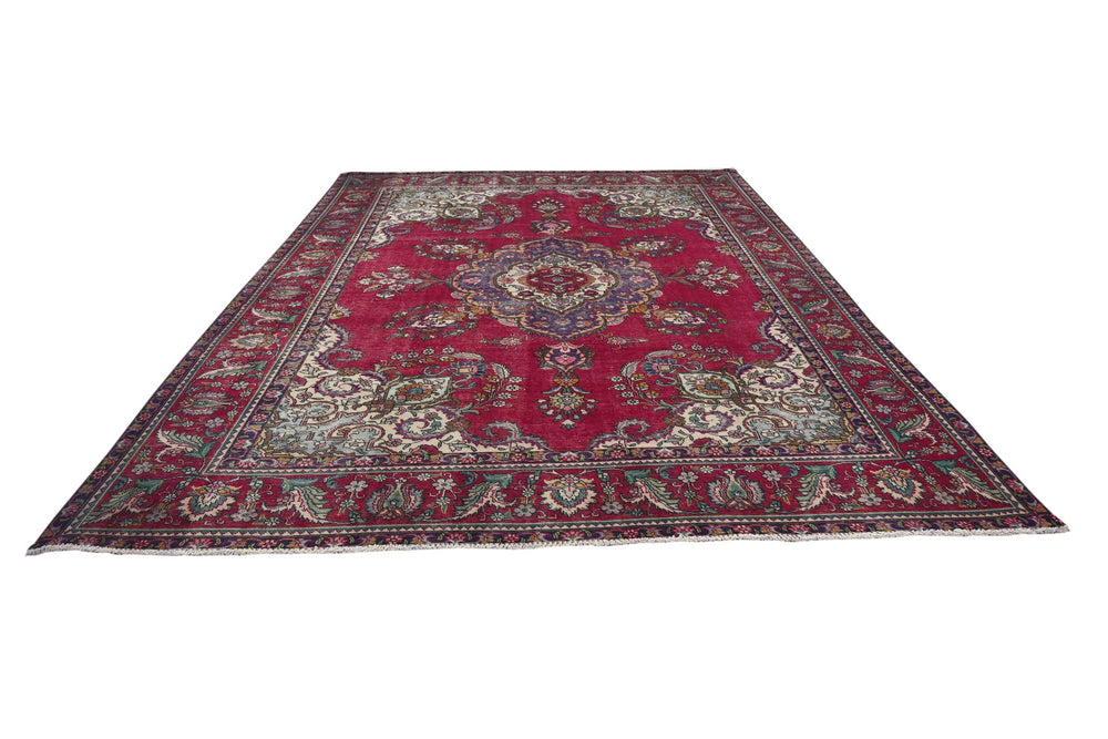 red Oversized rug 9' 5" x 12' 1"
