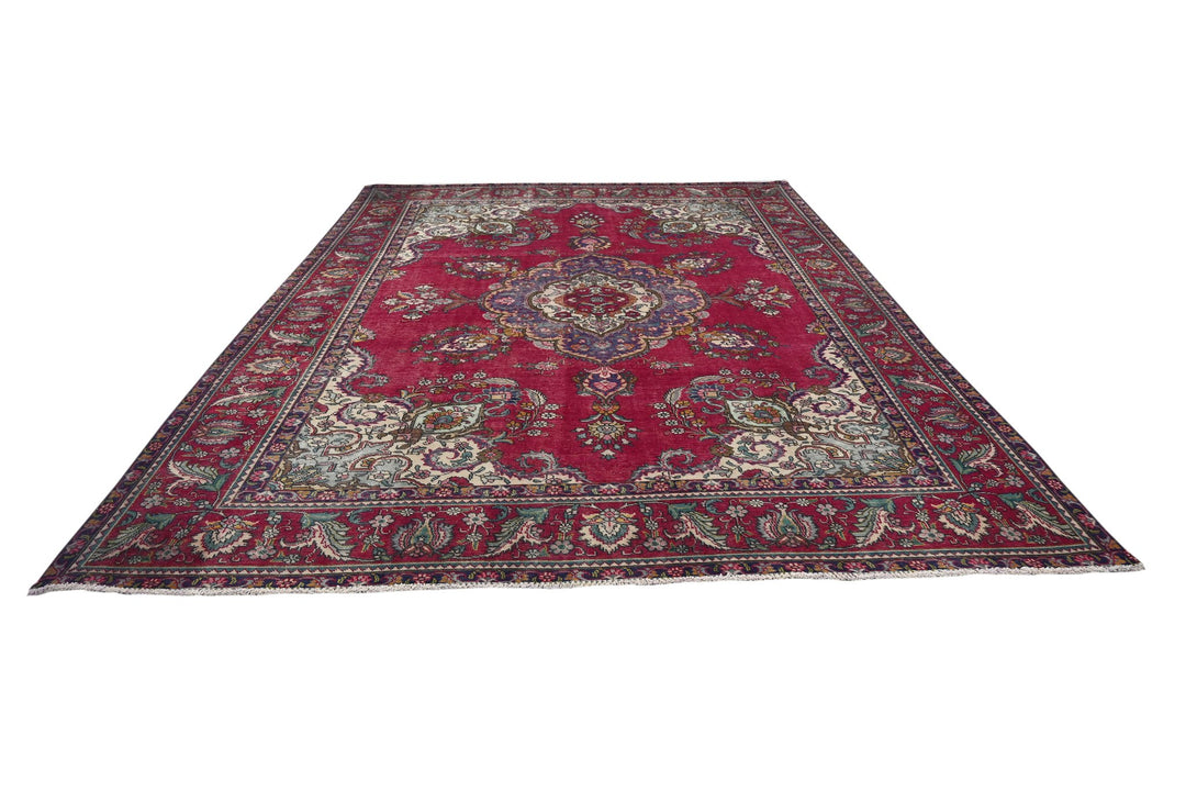 red Oversized rug 9' 5" x 12' 1"