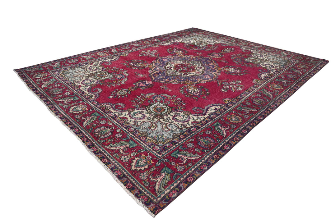 red Oversized rug 9' 5" x 12' 1"