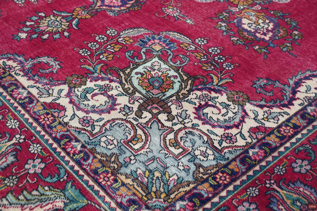 red Oversized rug 9' 5" x 12' 1"