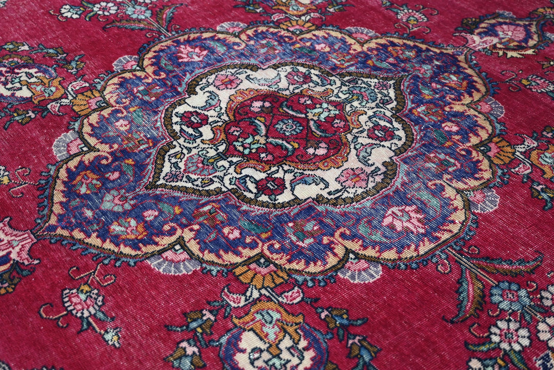 red Oversized rug 9' 5" x 12' 1"