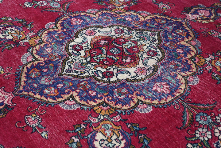 red Oversized rug 9' 5" x 12' 1"