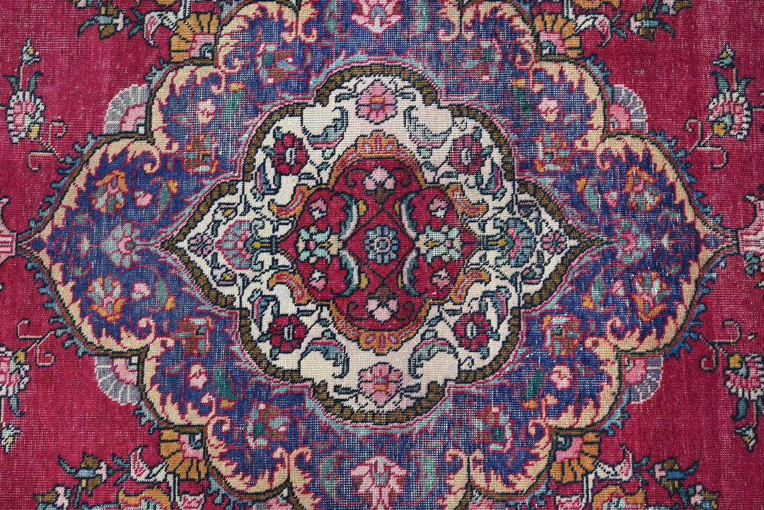 red Oversized rug 9' 5" x 12' 1"