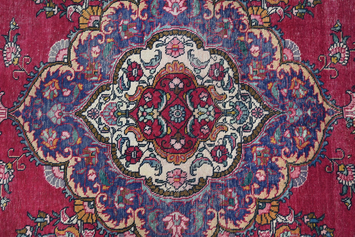 red Oversized rug 9' 5" x 12' 1"