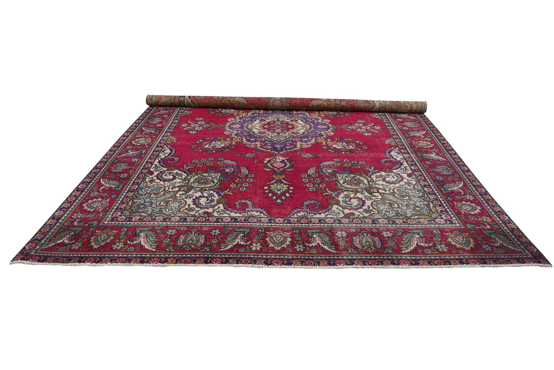 red Oversized rug 9' 5" x 12' 1"