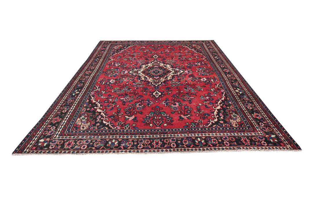 red Large rug 8' 3" x 11' 2"