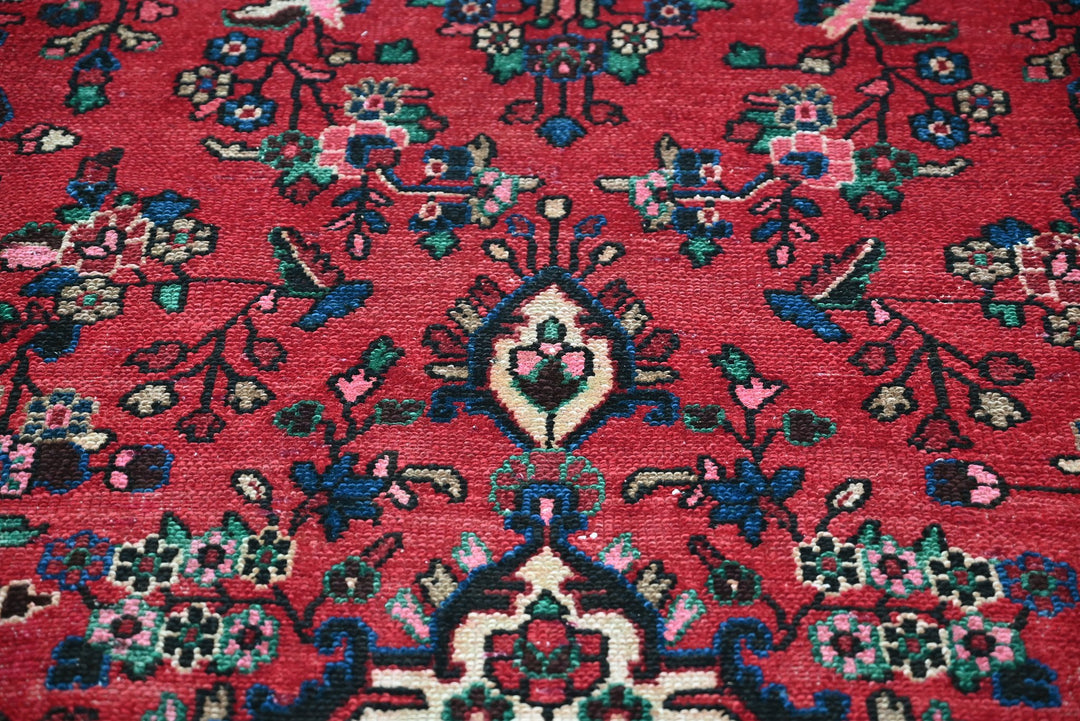 red Large rug 8' 3" x 11' 2"