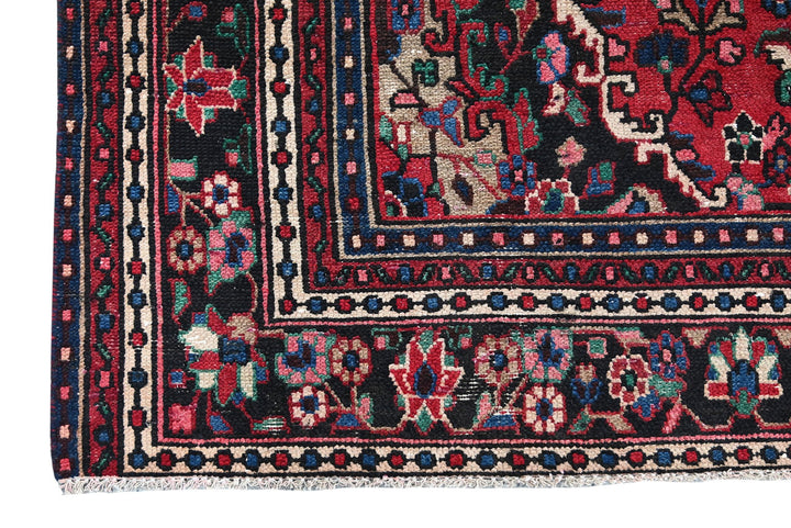 red Large rug 8' 3" x 11' 2"