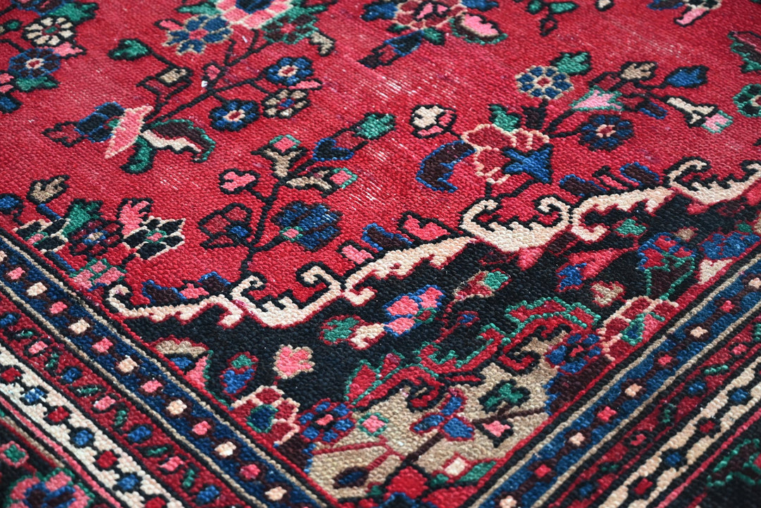 red Large rug 8' 3" x 11' 2"
