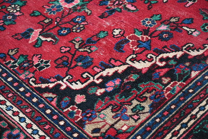 red Large rug 8' 3" x 11' 2"