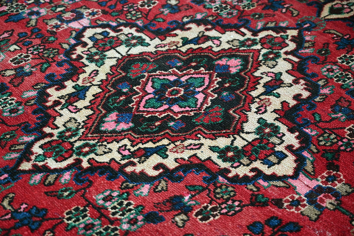 red Large rug 8' 3" x 11' 2"