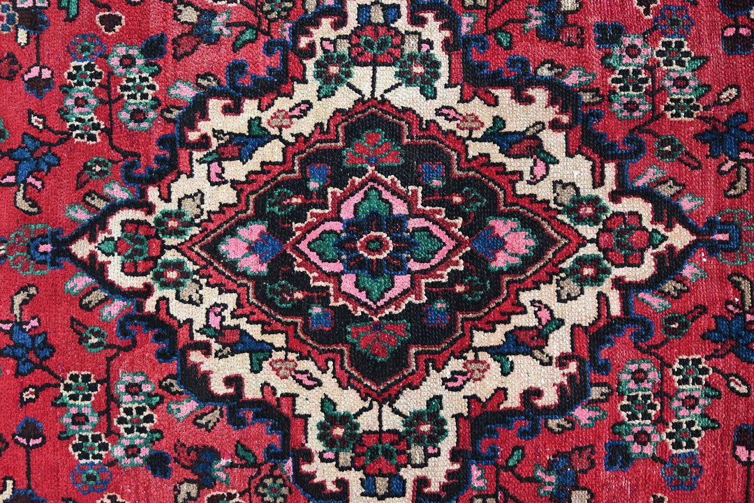 red Large rug 8' 3" x 11' 2"