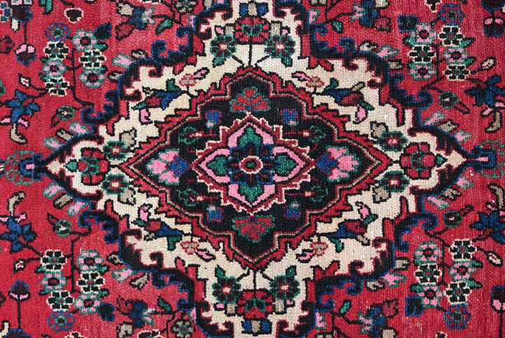 red Large rug 8' 3" x 11' 2"