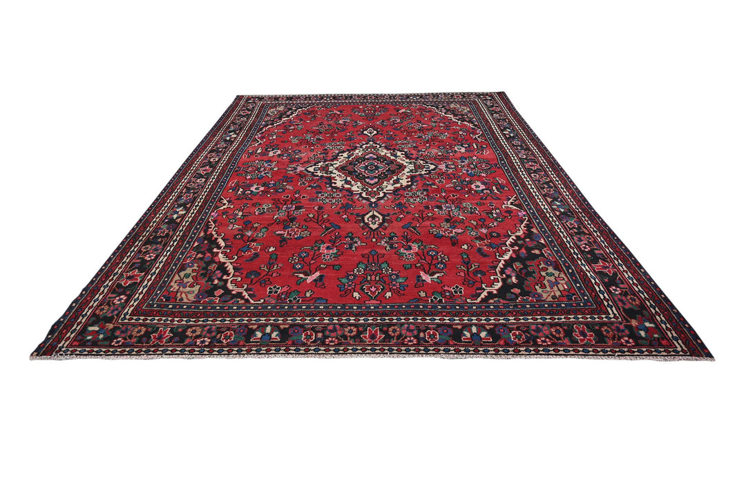red Large rug 8' 3" x 11' 2"