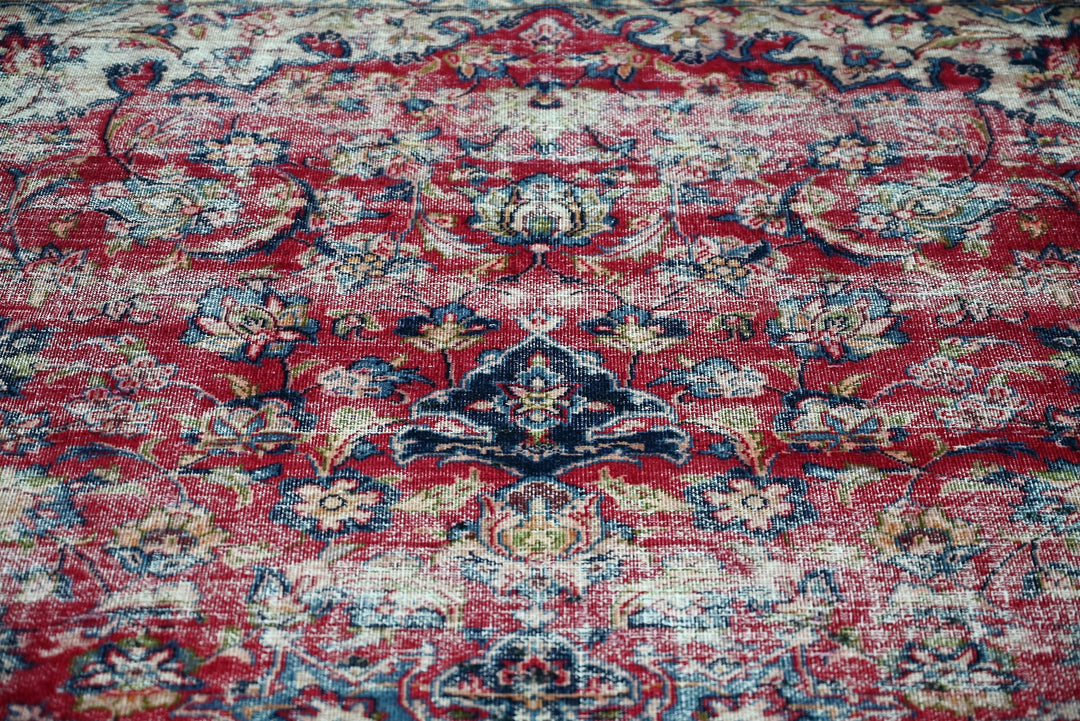 red Oversized rug 9' 1" x 11' 10"