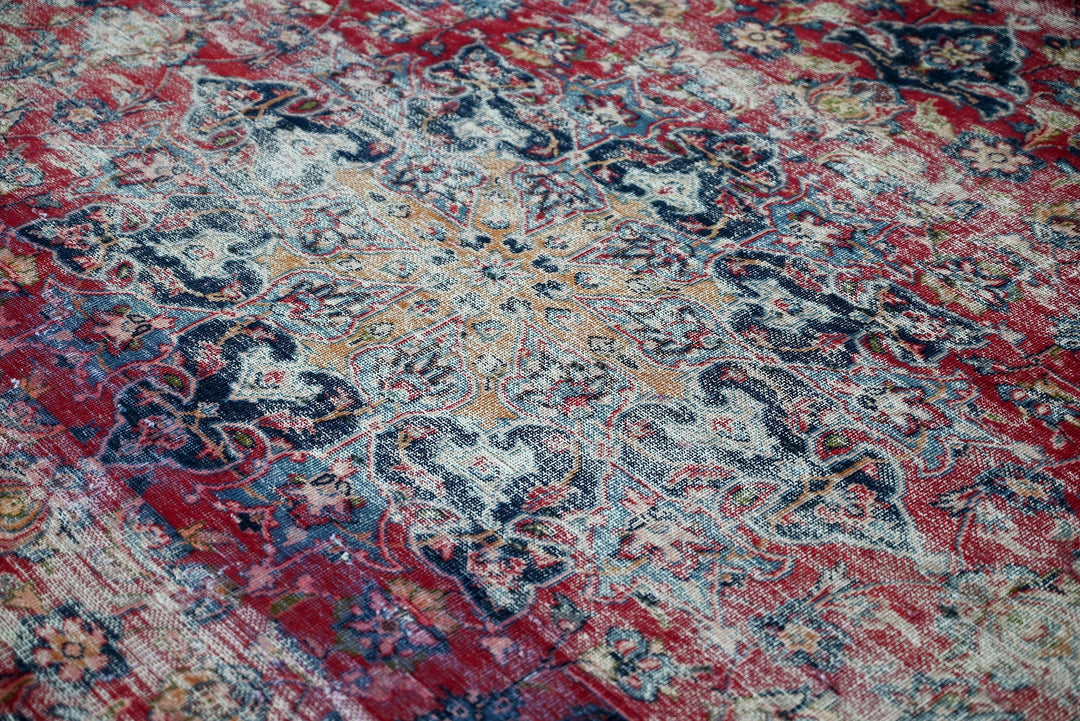 red Oversized rug 9' 1" x 11' 10"