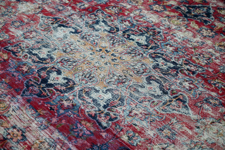 red Oversized rug 9' 1" x 11' 10"