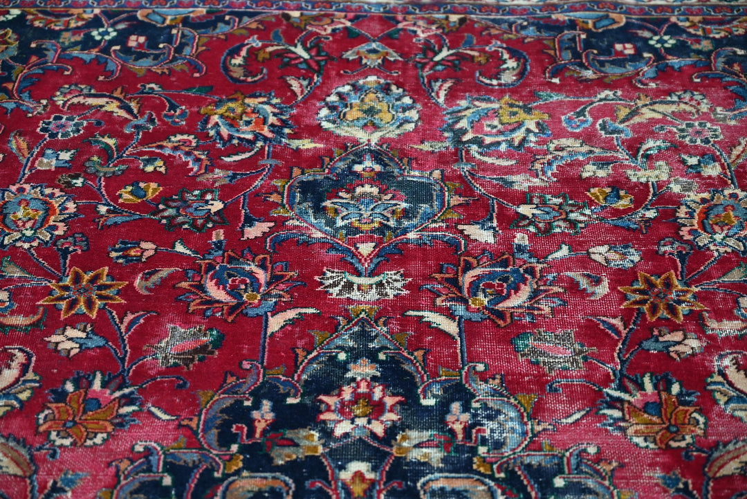 red Oversized rug 9' 6" x 12' 6"