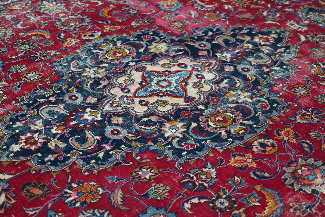 red Oversized rug 9' 6" x 12' 6"