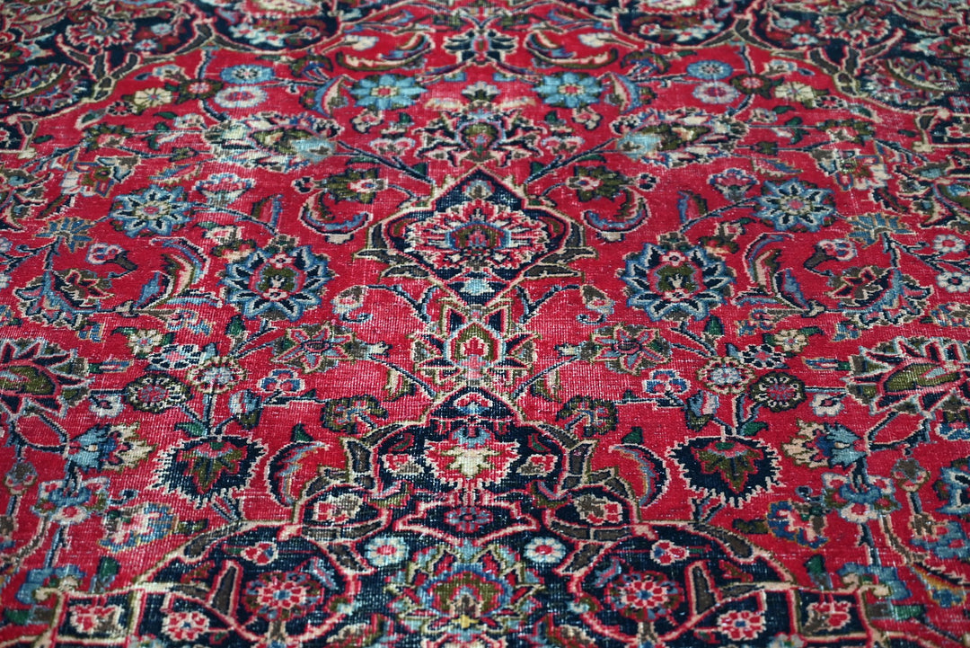 red Oversized rug 9' 6" x 12' 5"