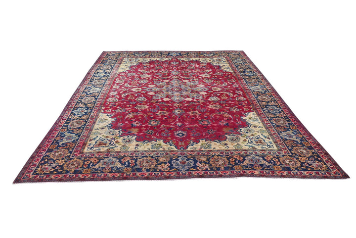 red Oversized rug 8' 10" x 11' 1"