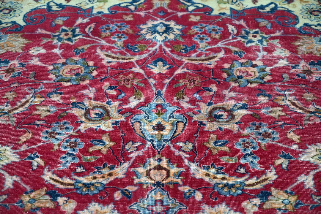 red Oversized rug 8' 10" x 11' 1"