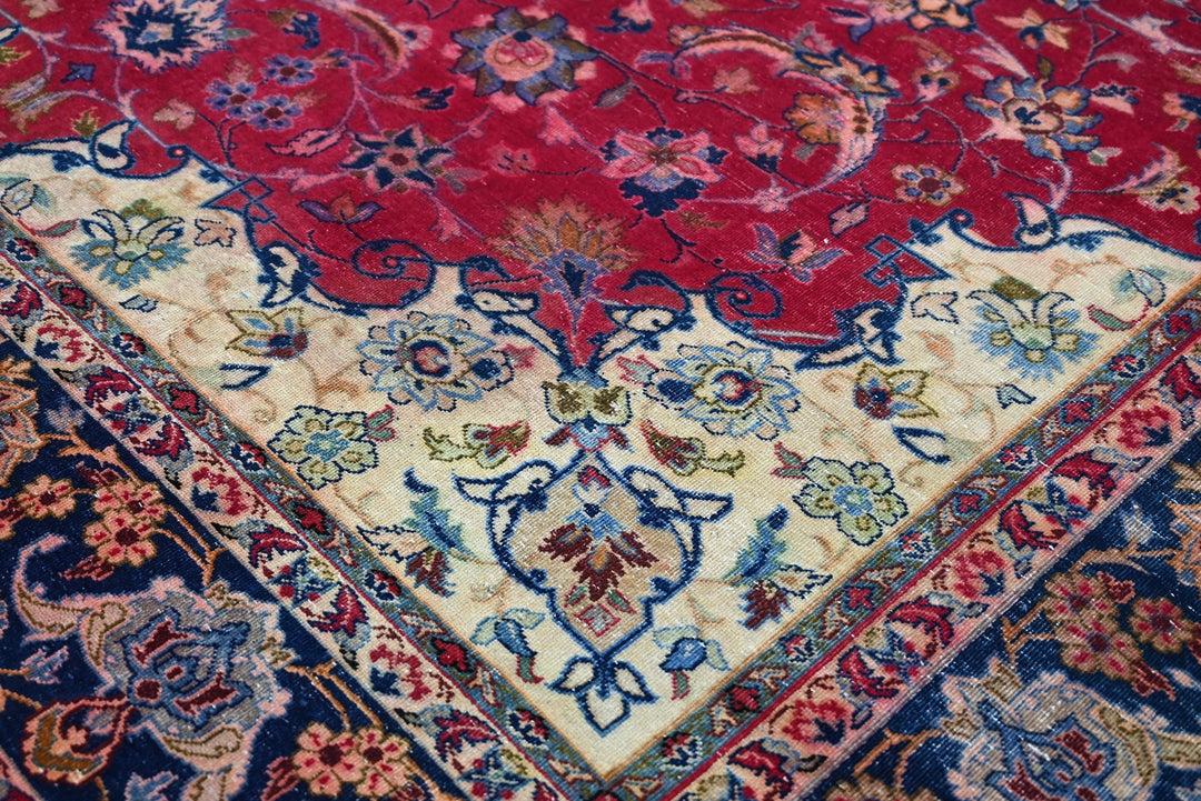 red Oversized rug 8' 10" x 11' 1"